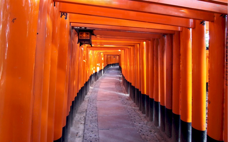 Viaggiare Fushimi Inari – Torii, di Adolfo Carli